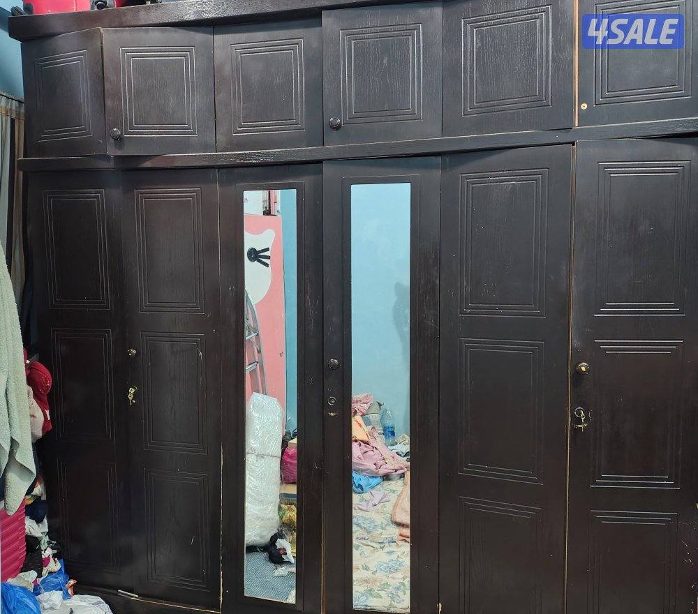 6 door large cabinet/ cupboard0