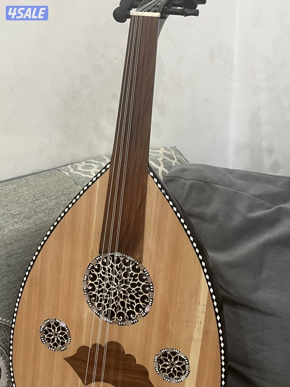 عود صناعة مصريه صوته جميل وضخم1