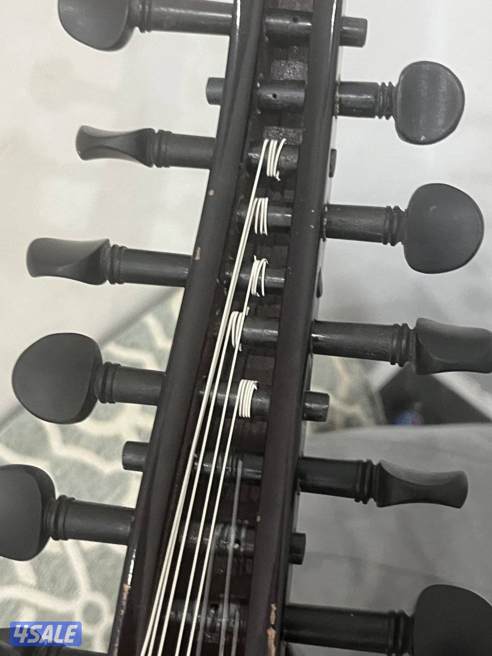 عود صناعة مصريه صوته جميل وضخم2