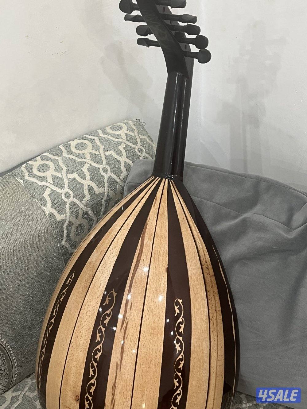 عود صناعة مصريه صوته جميل وضخم3