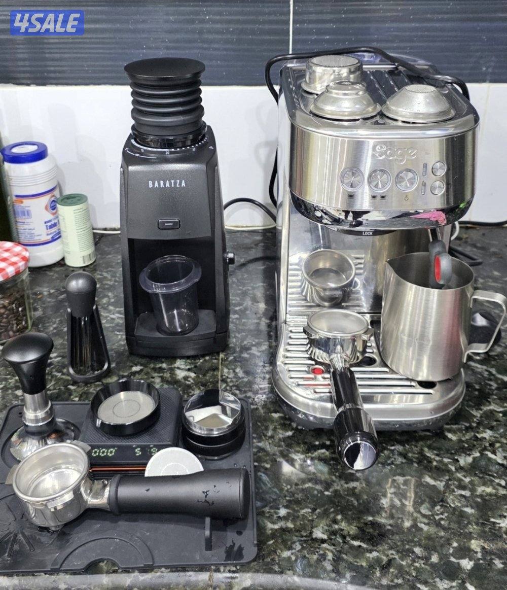 مكينة قهوة مع مطحنة و اغراض0