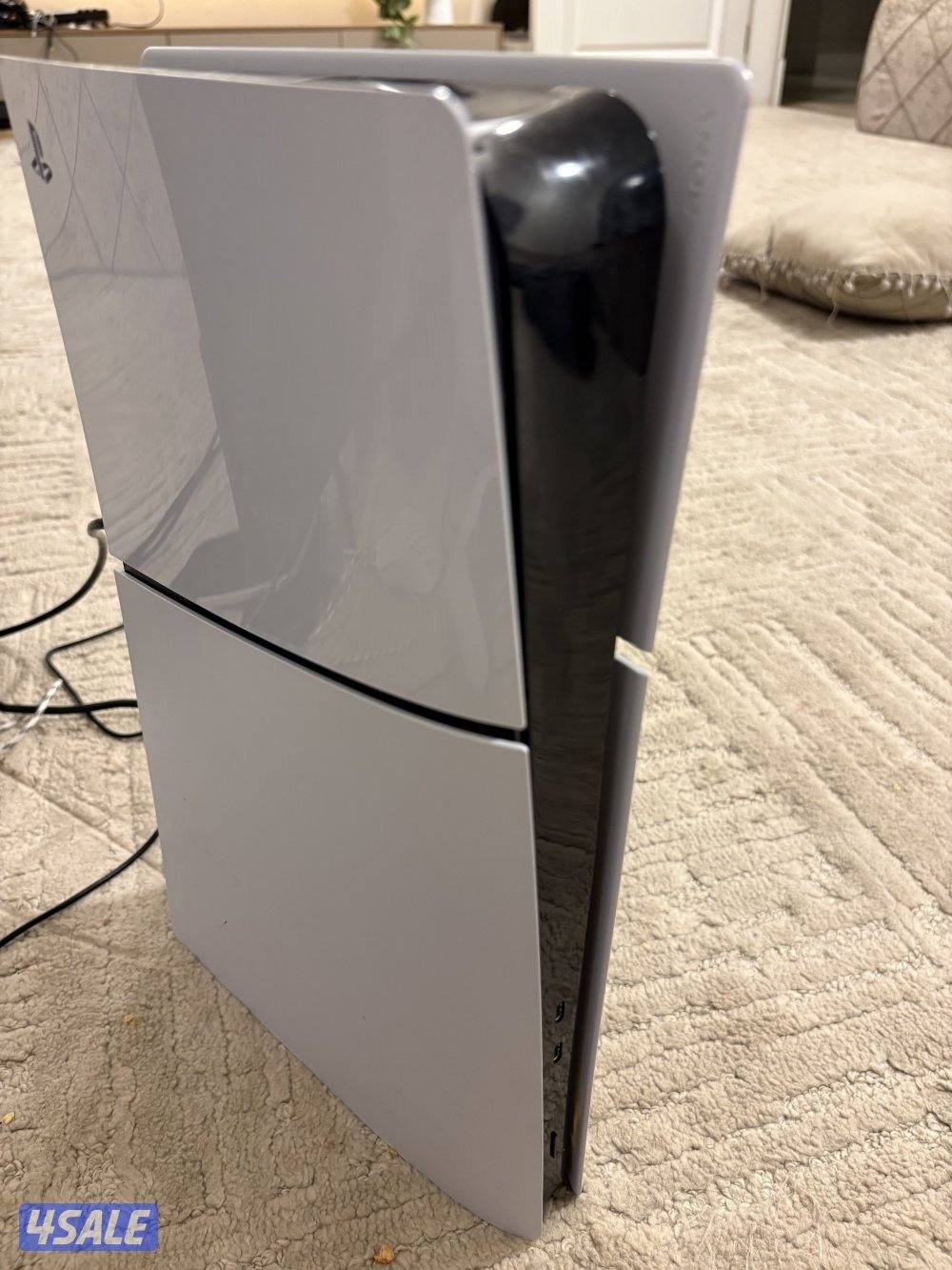 بلاستيشن معه شاشه ويد للبيع شرط انه نضيفه ومافيه خراب0