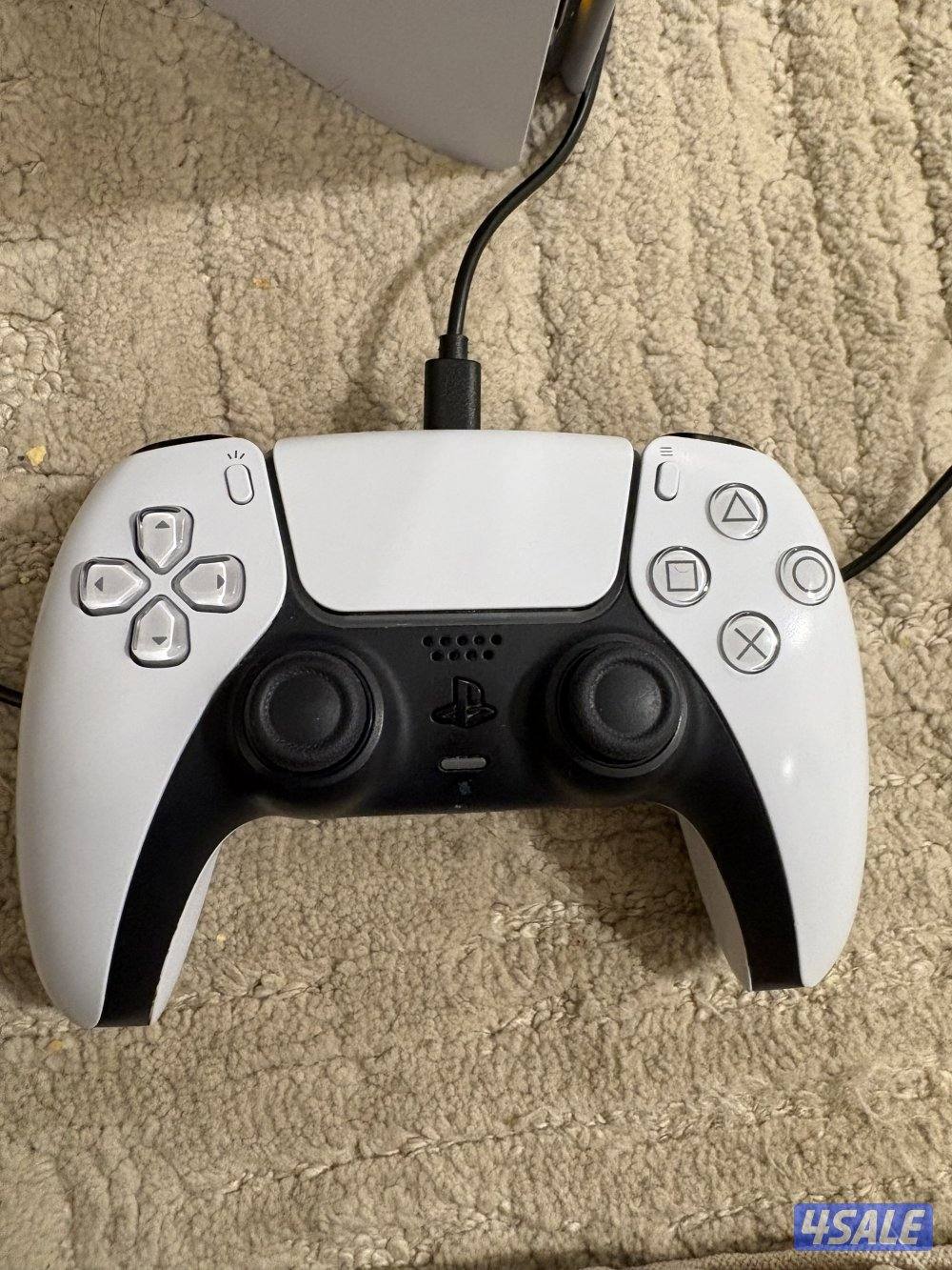 بلاستيشن معه شاشه ويد للبيع شرط انه نضيفه ومافيه خراب3