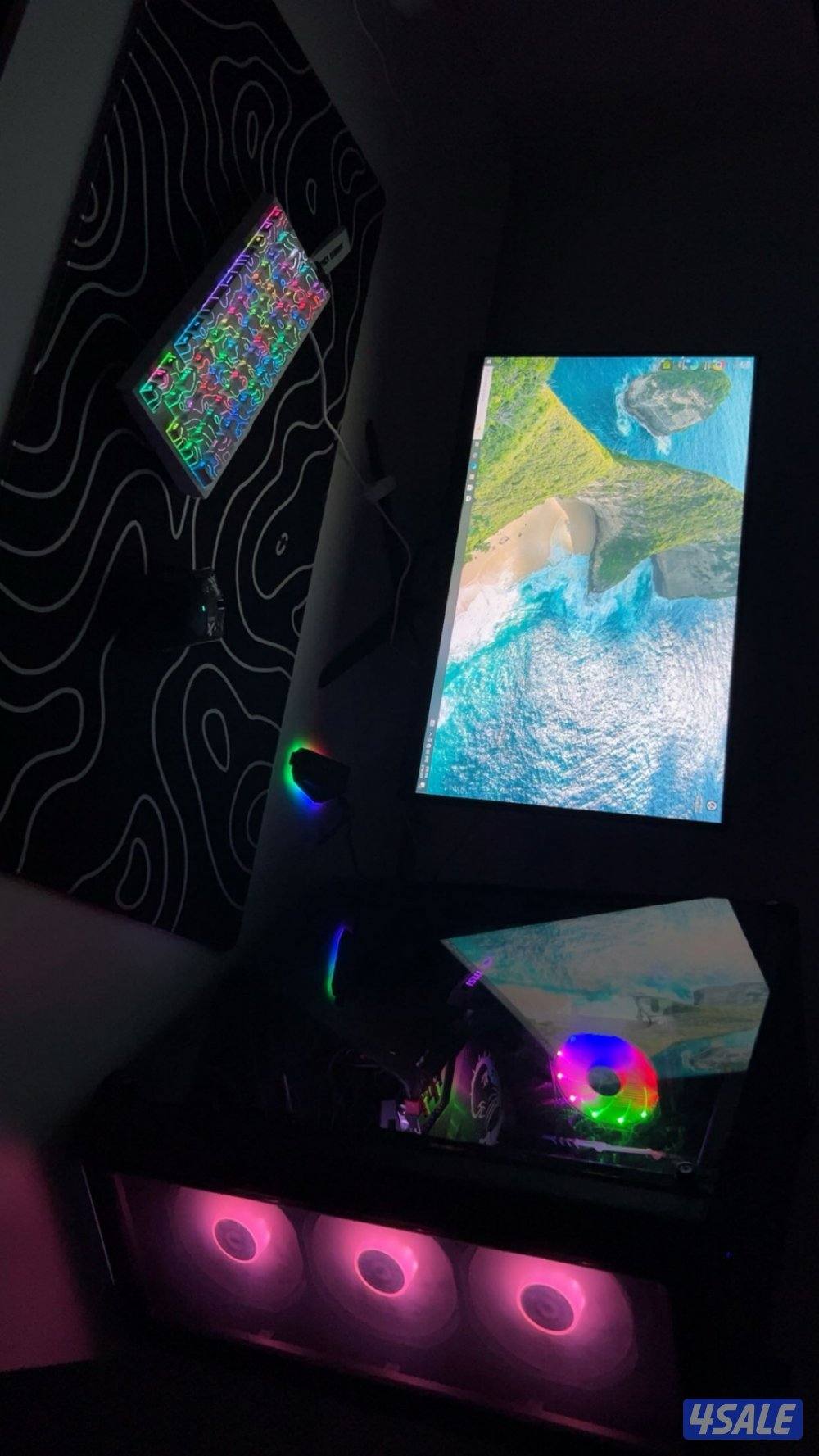 للبيع بي سي وكيبورد وماوس0