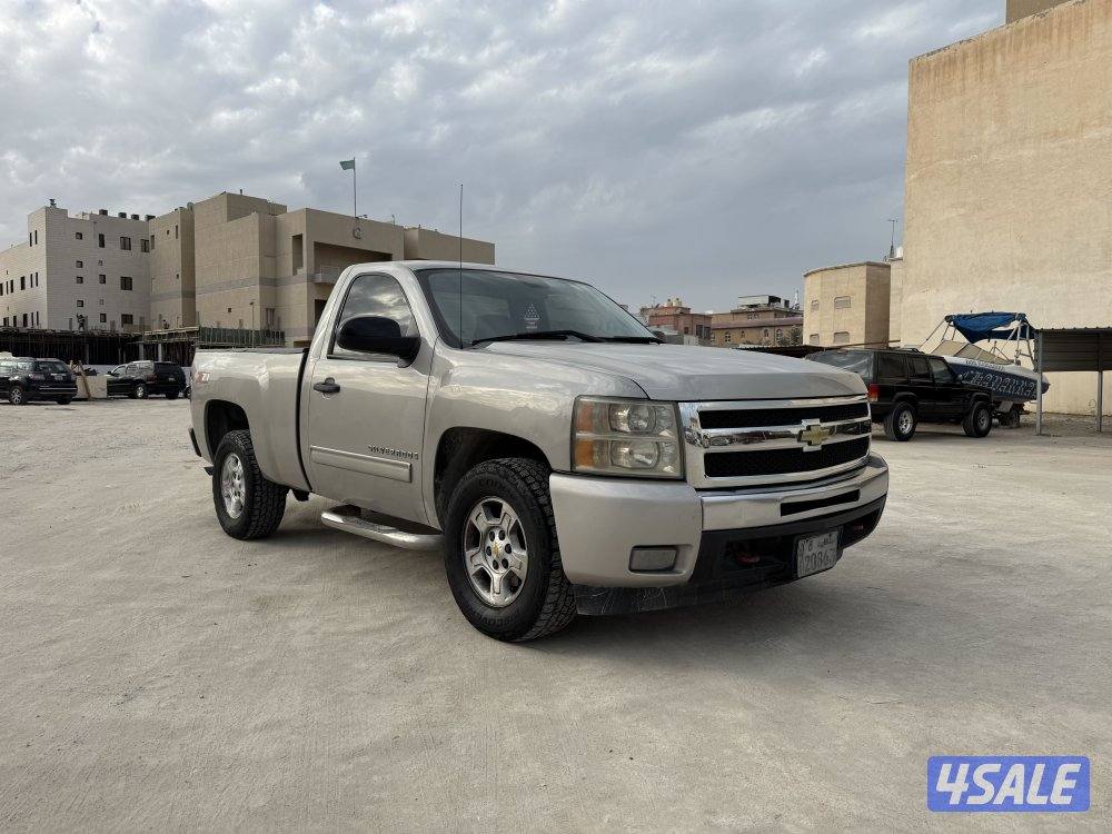 سلفرادو موديل 2009 قير 4 غيار ممشاه 280 الف الموتر مايشكي شرط النضافه0