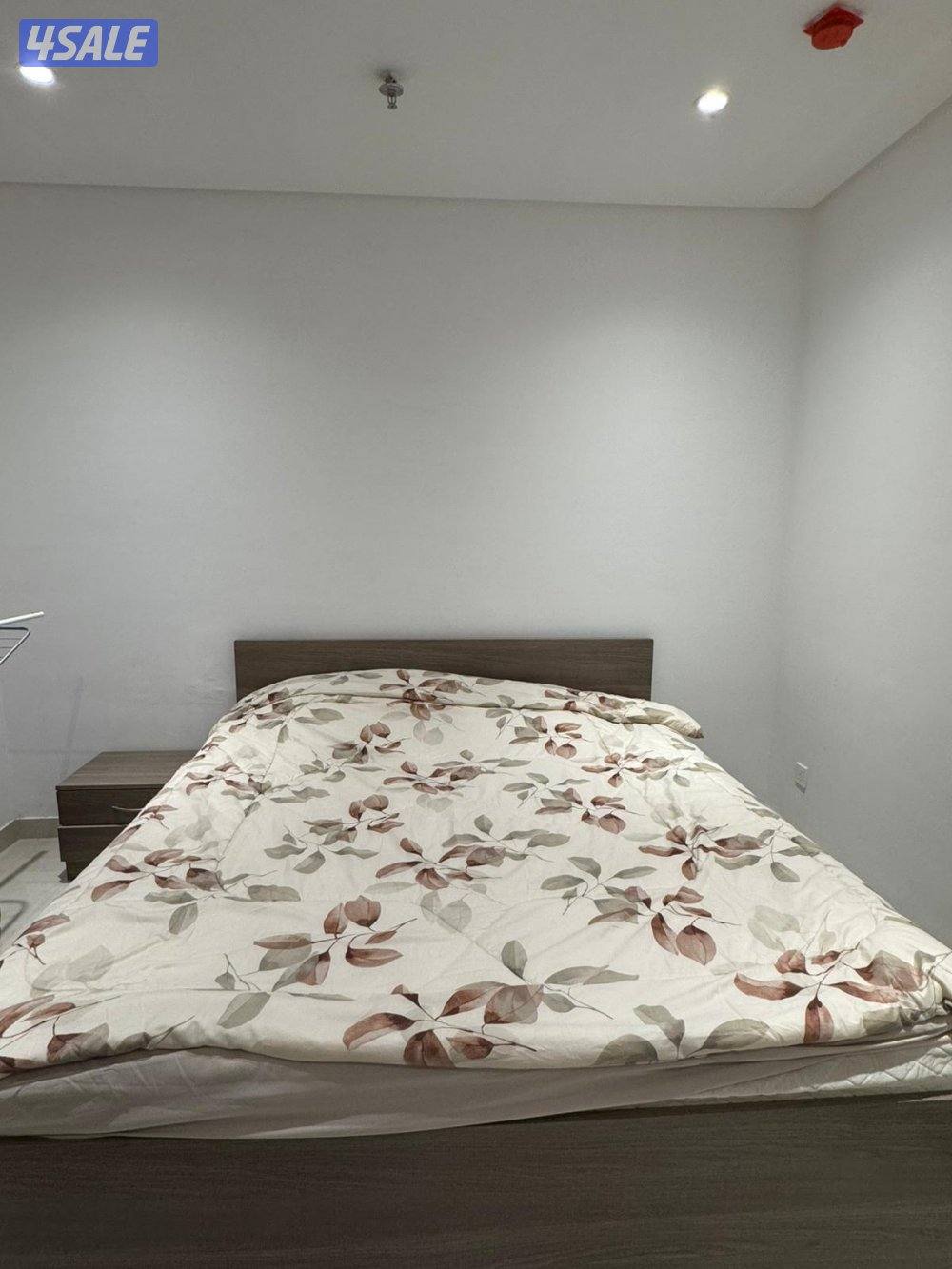 تخت مع خزانة0