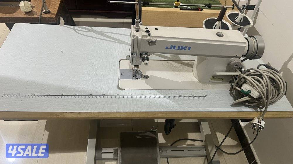 للبيع مكائن خياطه عدد٢ بحاله جيده ماركه JUKI1