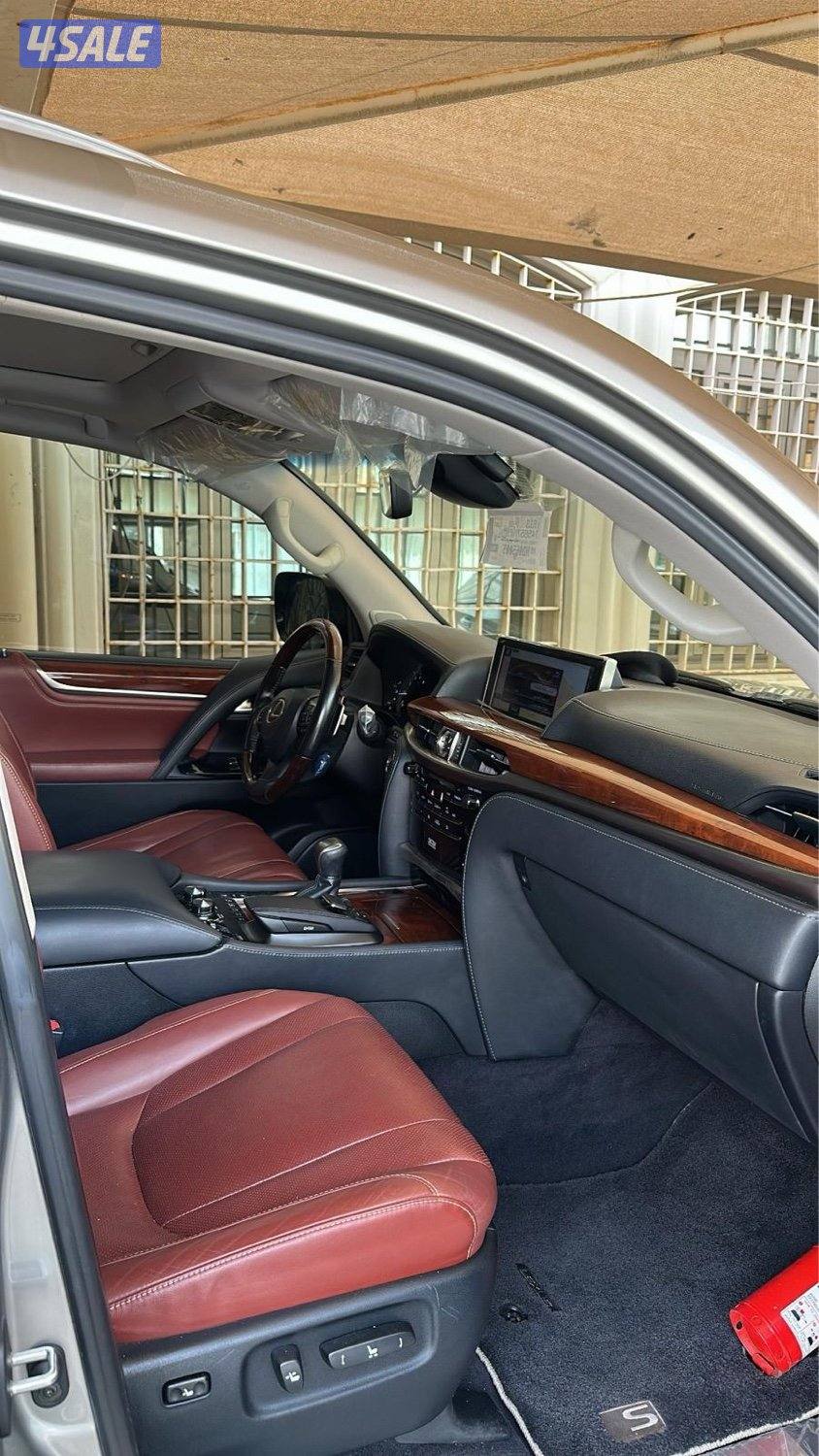 للبيع جيب Lx 20182