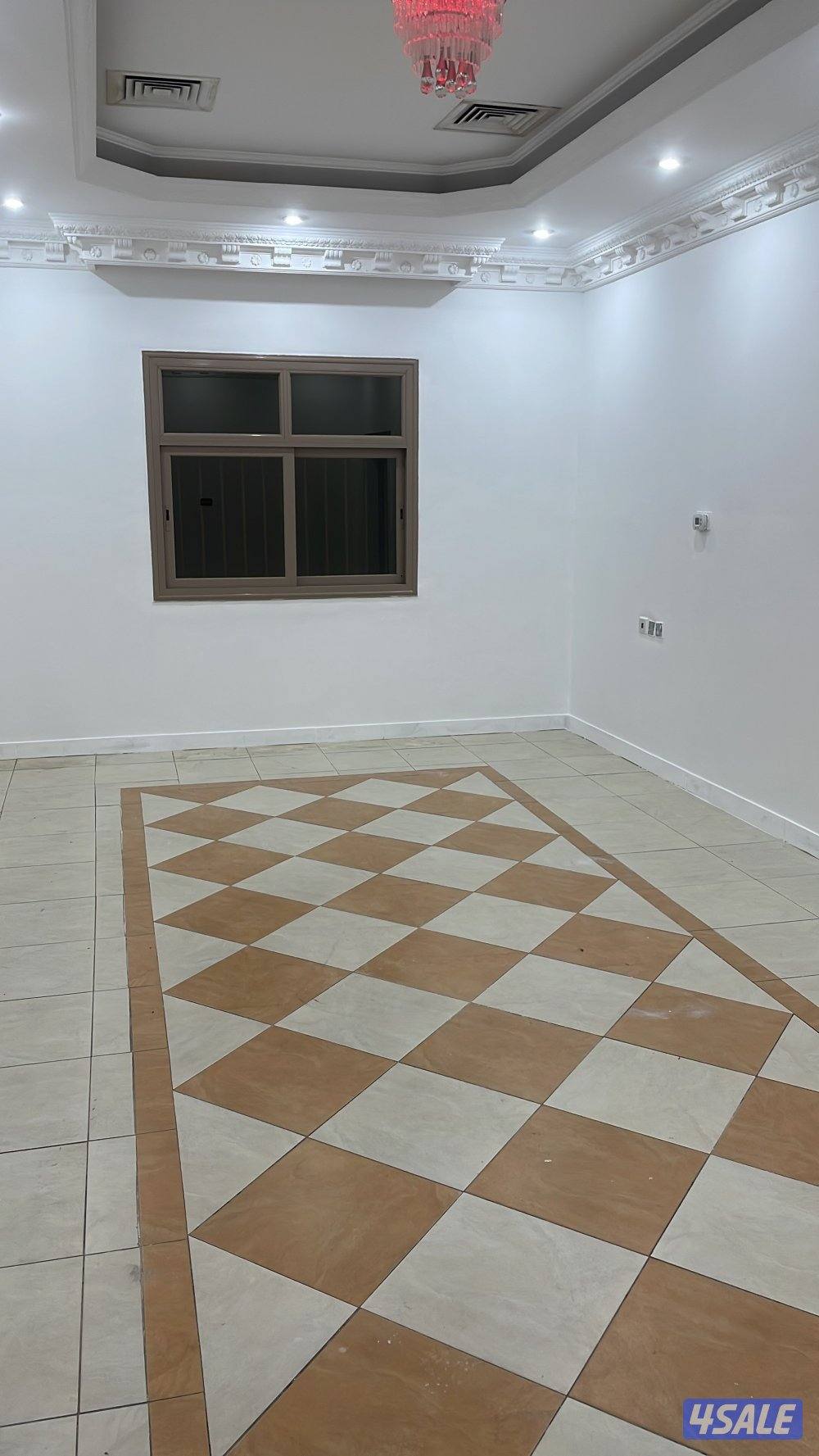 للإيجار شقق بإشبيلية ارضي وصباح الناصر وخيطان 4غرف وغرفة خادمهههه و5 غ0