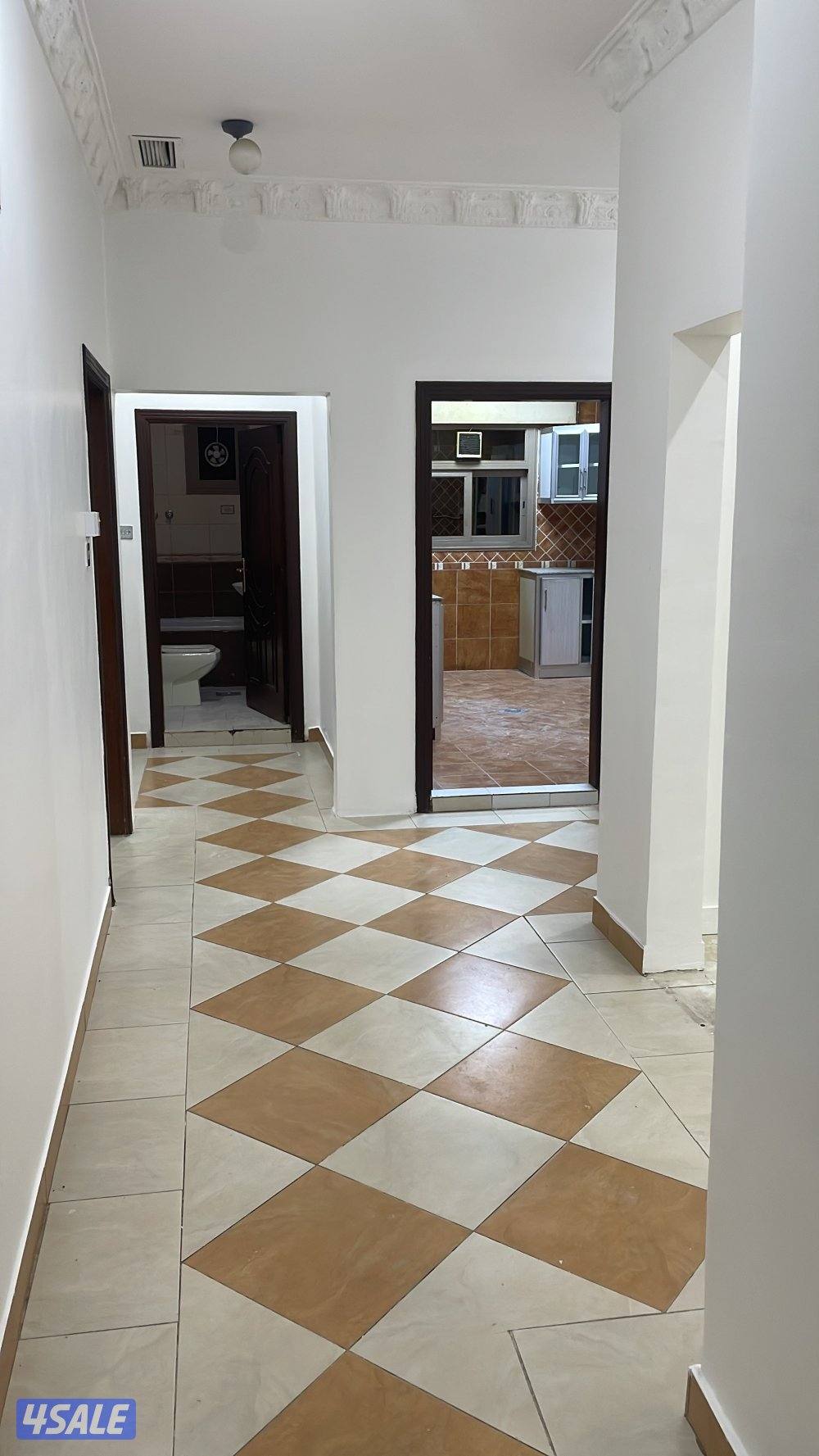 للإيجار شقق بإشبيلية ارضي وصباح الناصر وخيطان 4غرف وغرفة خادمهههه و5 غ3