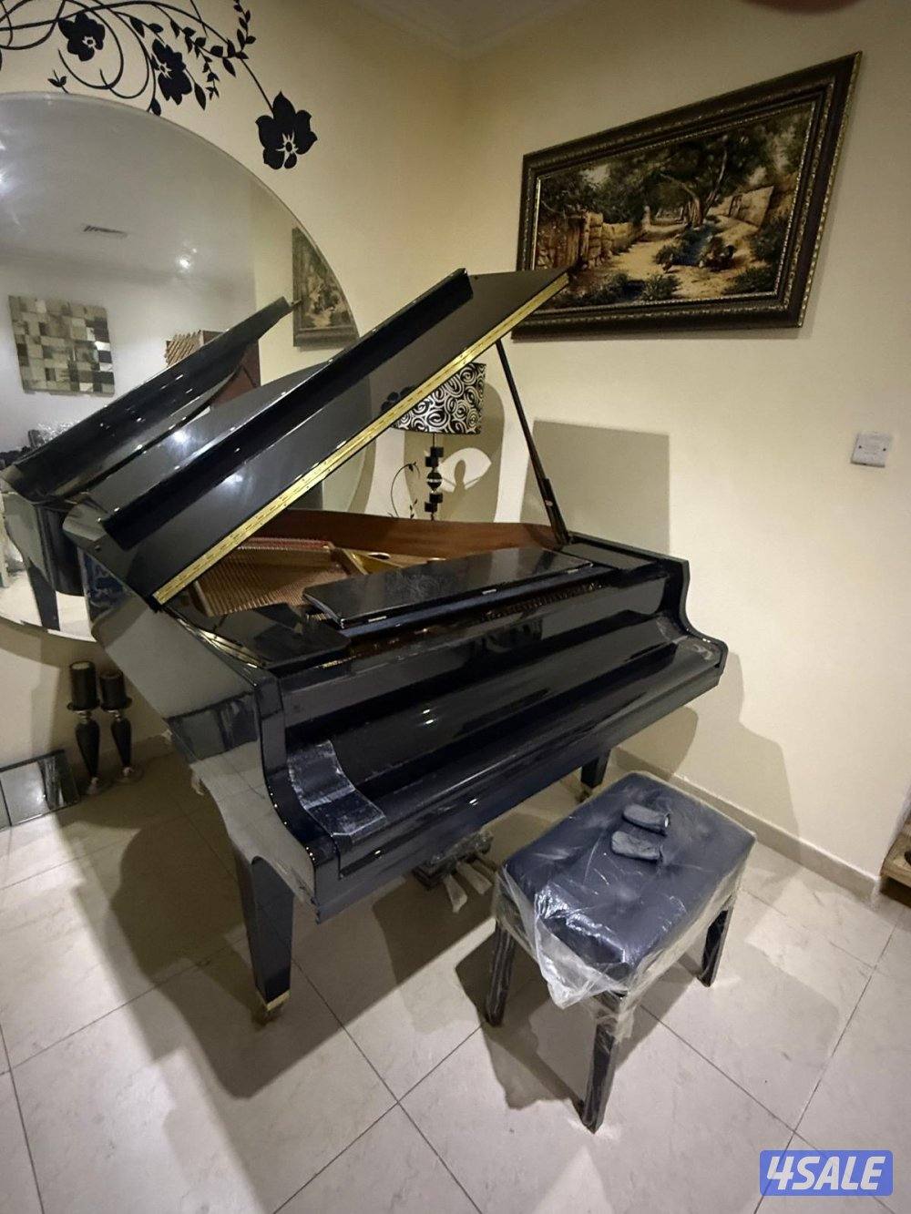Grand piano بحاله المصنع0