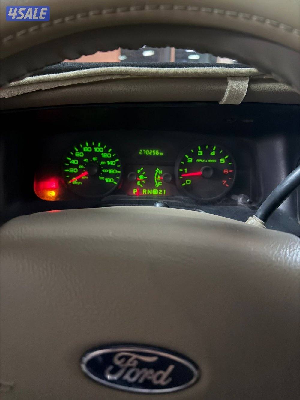 فورد فكتوريا ٢٠١٢ نضيف جداً ماشي ٢٧٠ الف موتر2