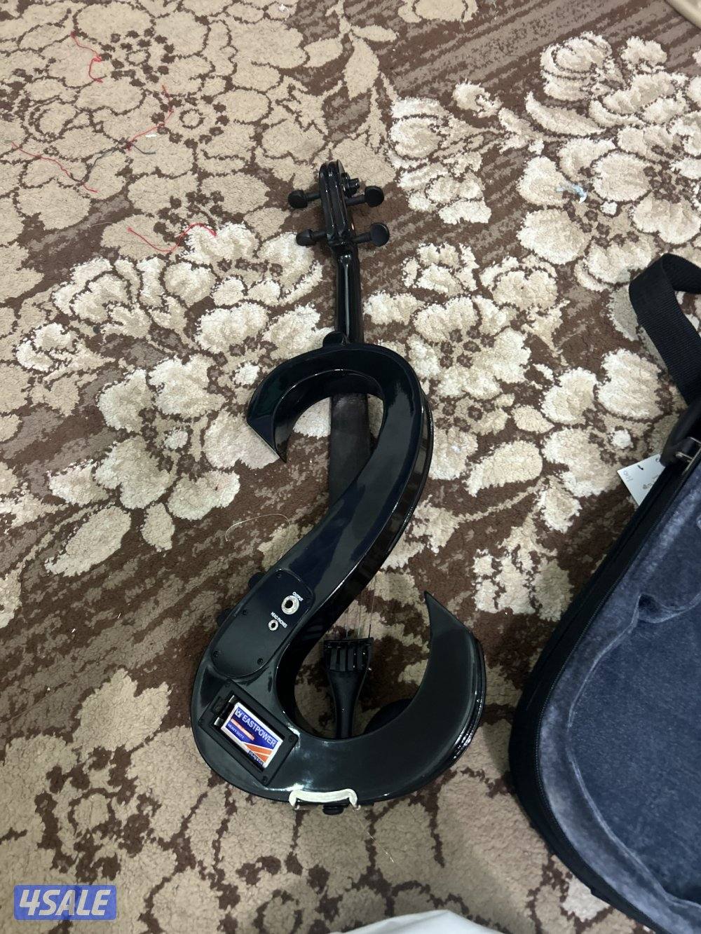 كمان كهربائي نظيف ومع اغراضه1