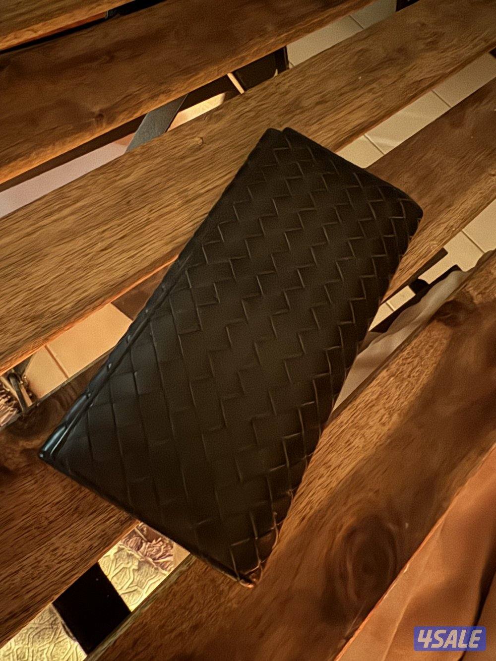 Bottega محفظة السعر الأصلي : ٢٧٥+ . سعر البيع ٤٠ دينار فقط0