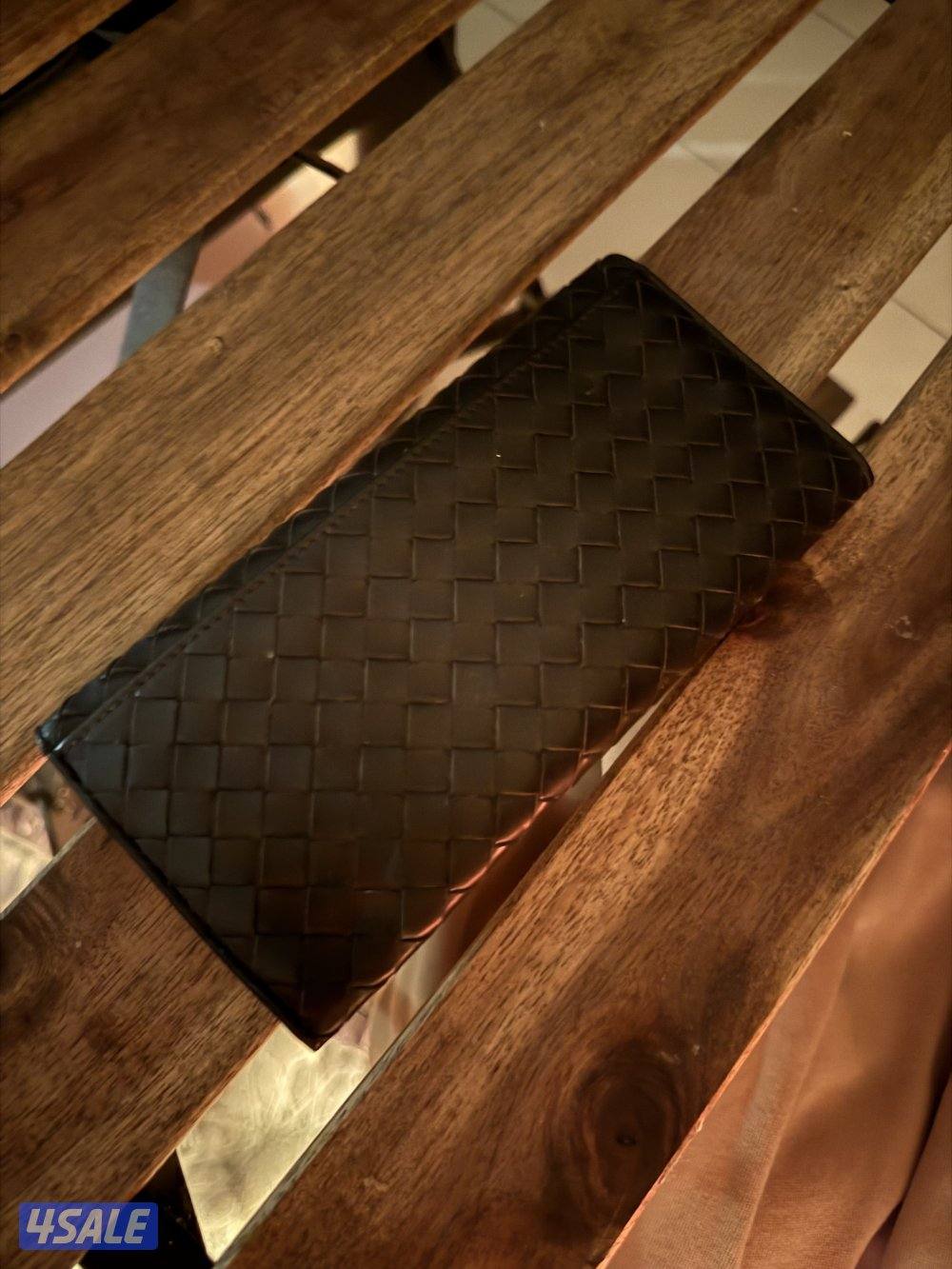 Bottega محفظة السعر الأصلي : ٢٧٥+ . سعر البيع ٤٠ دينار فقط1