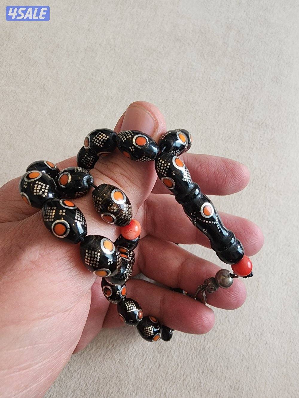 مسباح تحفه من اليسر مطعم فضه وفواصل من اللؤلؤ الأبيض والأحمر لهواه الت1