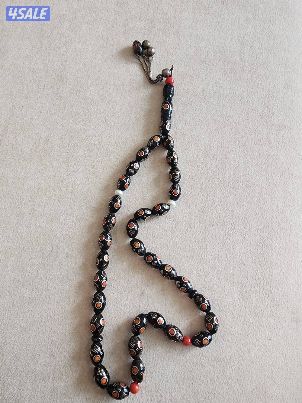 مسباح تحفه من اليسر مطعم فضه وفواصل من اللؤلؤ الأبيض والأحمر لهواه الت5