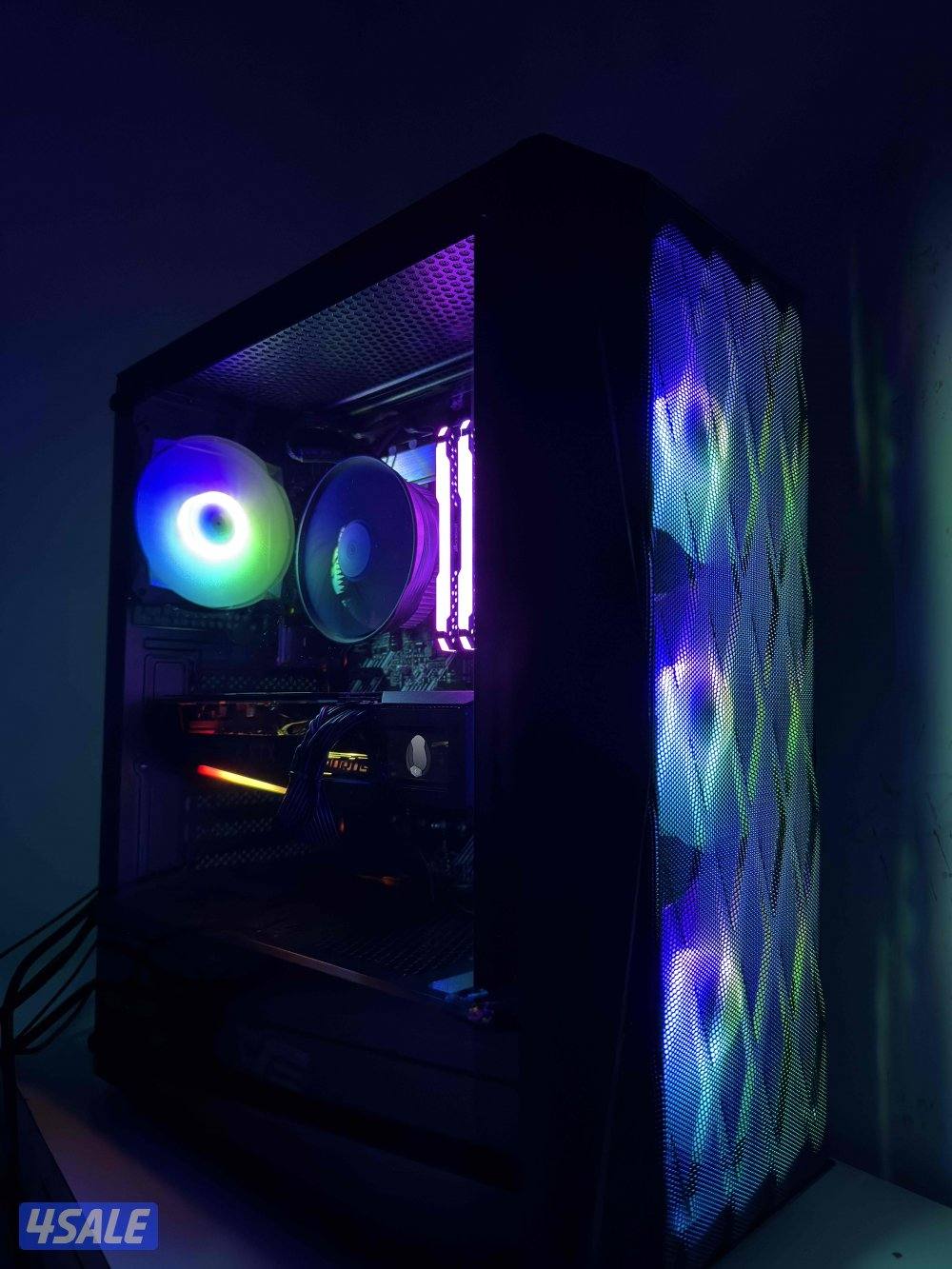 للبيع بيسي قيمنق 3070 اقوى نسخة Gigabyte aorus فيه شاشة 3 مراوح0