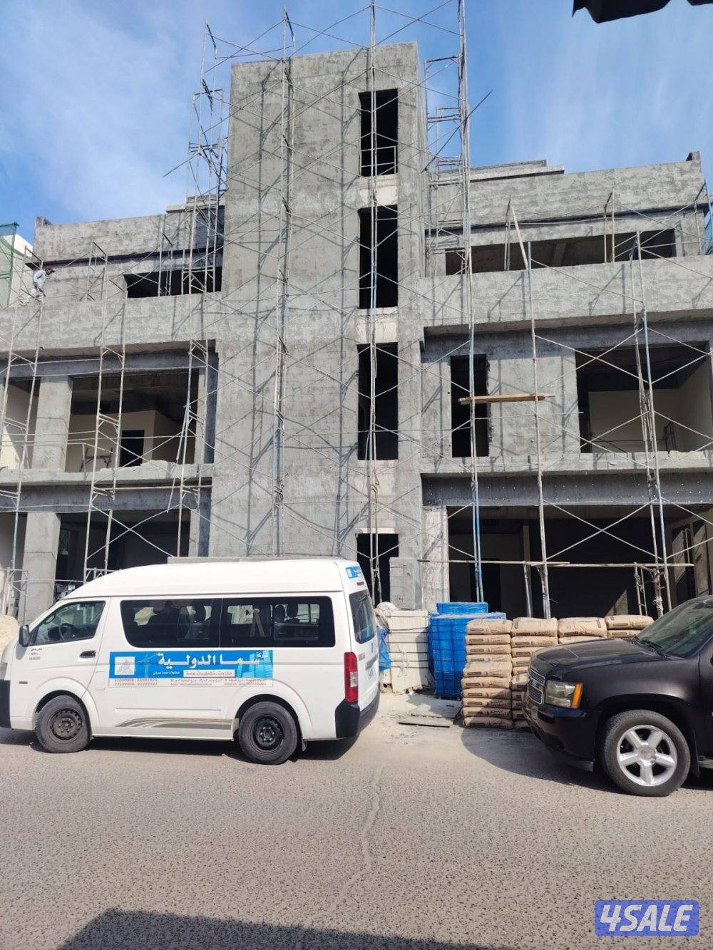 مهندس مدني سوداني هيكل أسود وتشطيبات سيارة - خبرة تنفيذية.3