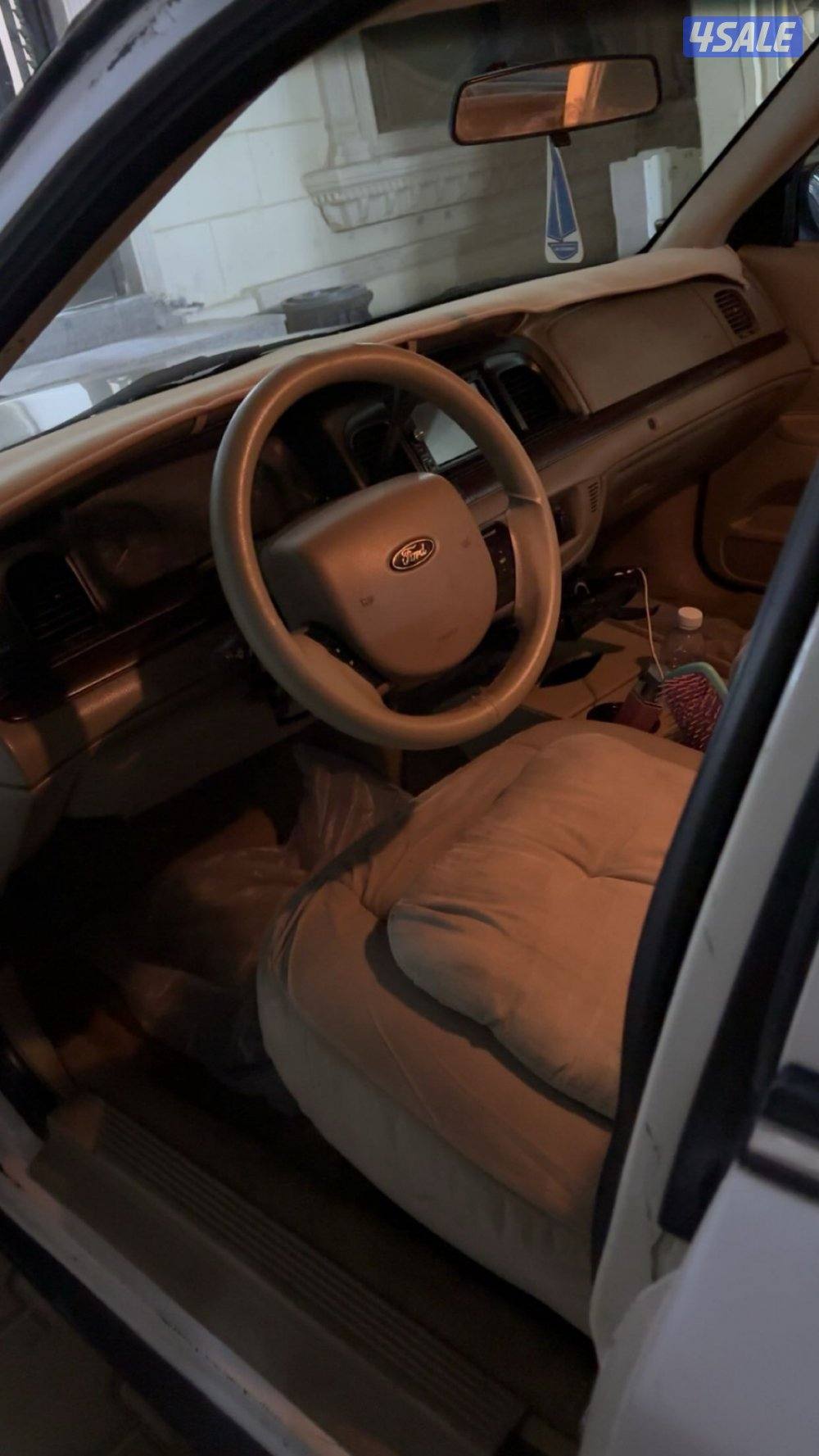 للبيع فورد فكتوريا موديل٢٠١٠2