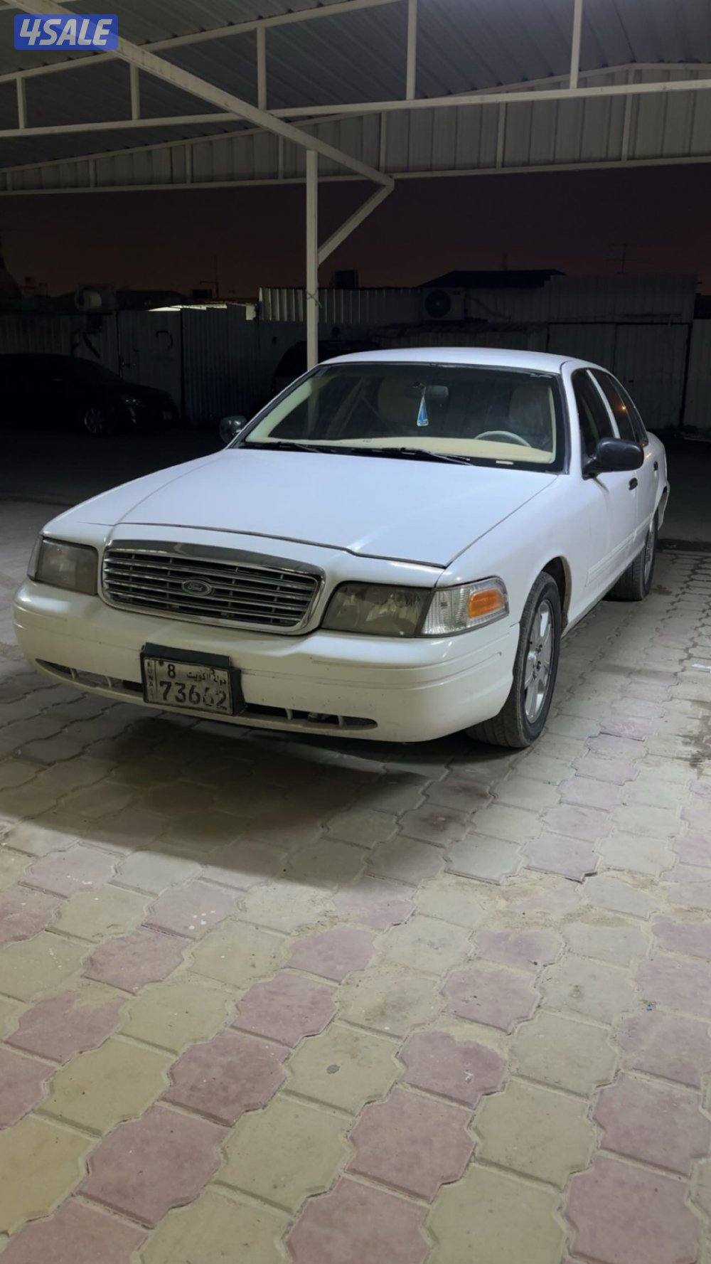 للبيع فورد فكتوريا موديل٢٠١٠3