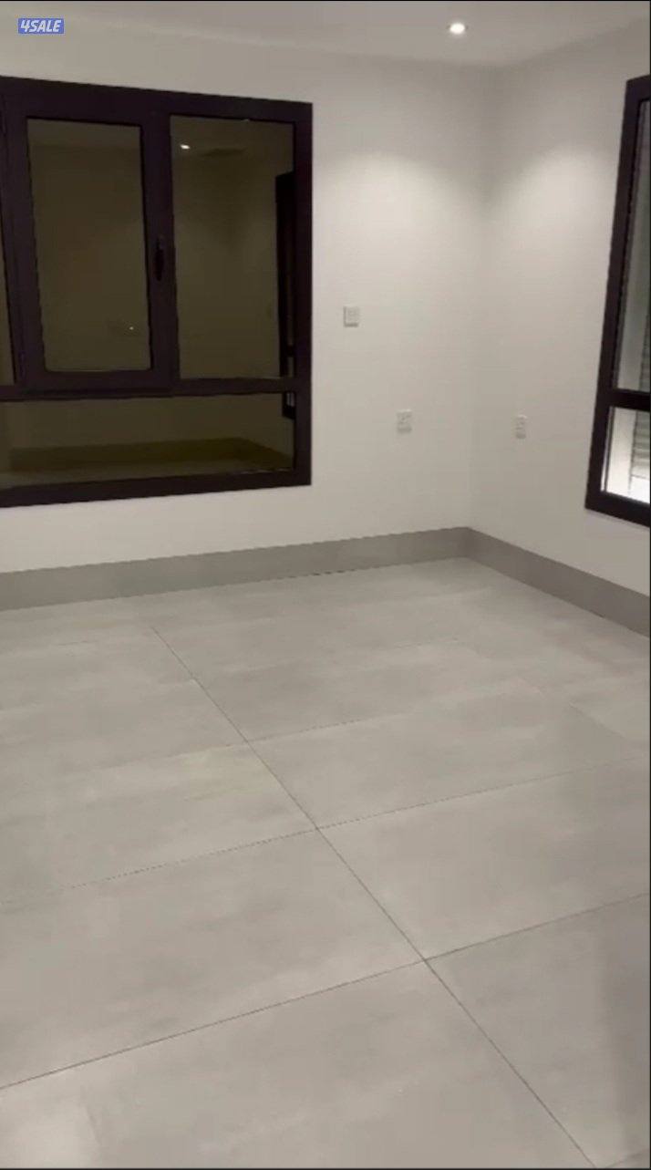 للإيجار منطقه المطلاع شقه مع السطح فقط 200 د.ك2