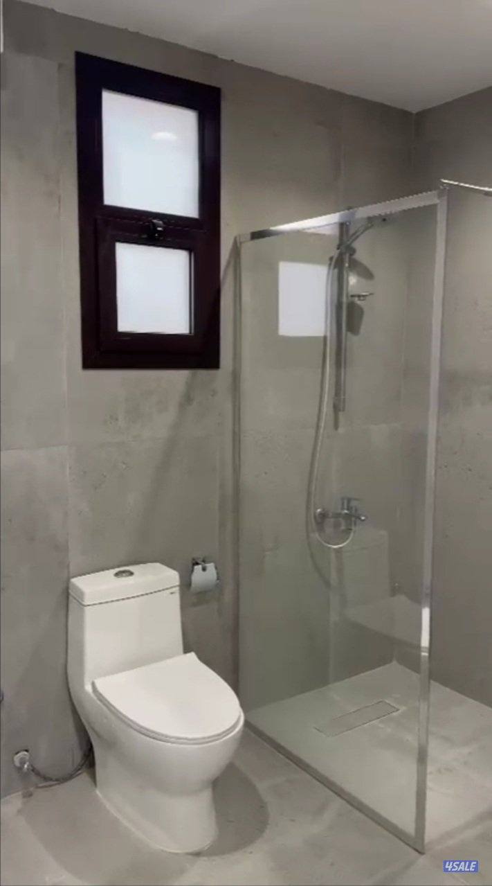 للإيجار منطقه المطلاع شقه مع السطح فقط 200 د.ك3