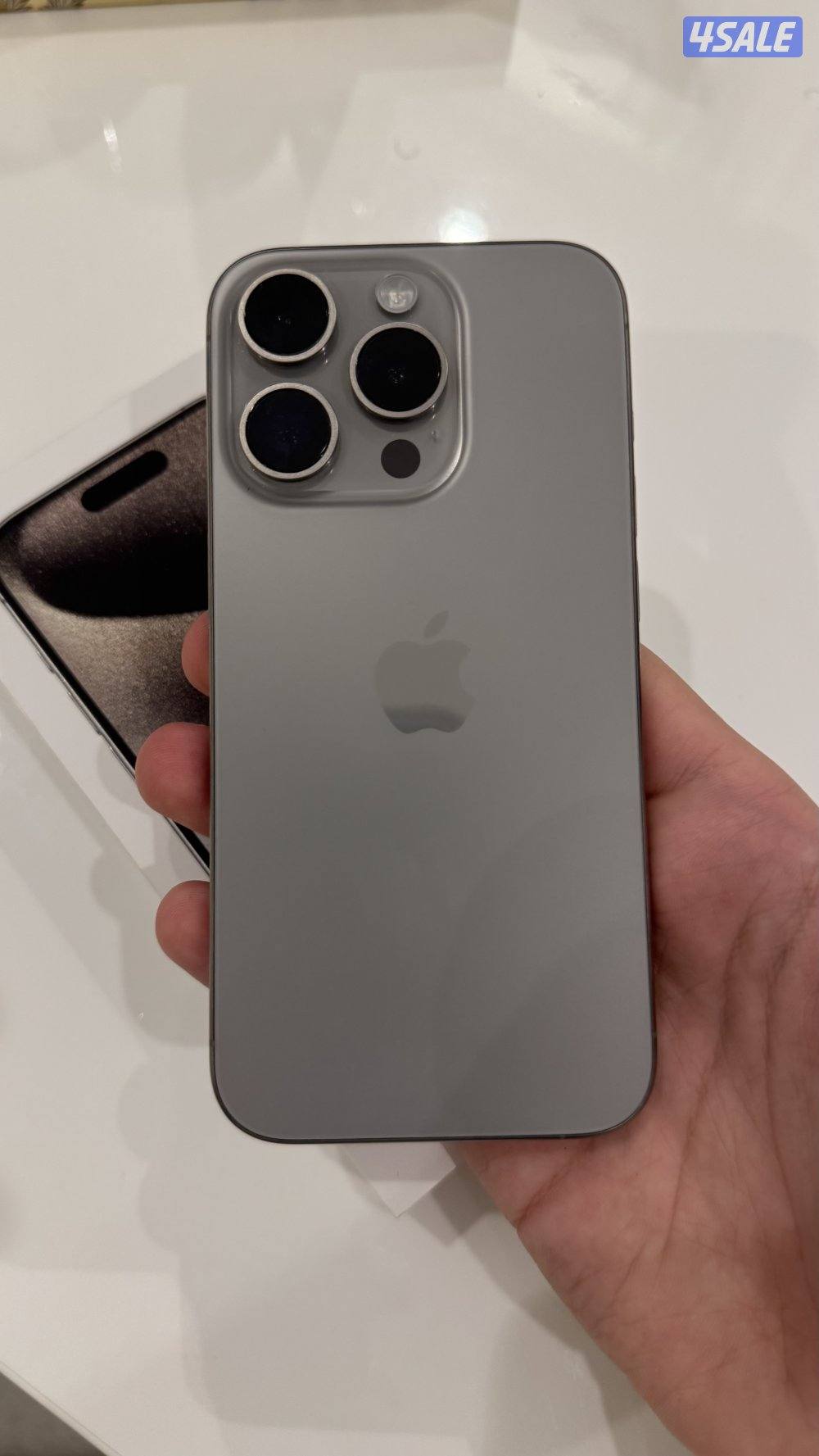 Iphone 15 PRO 256 GB 87% battery percentage.1