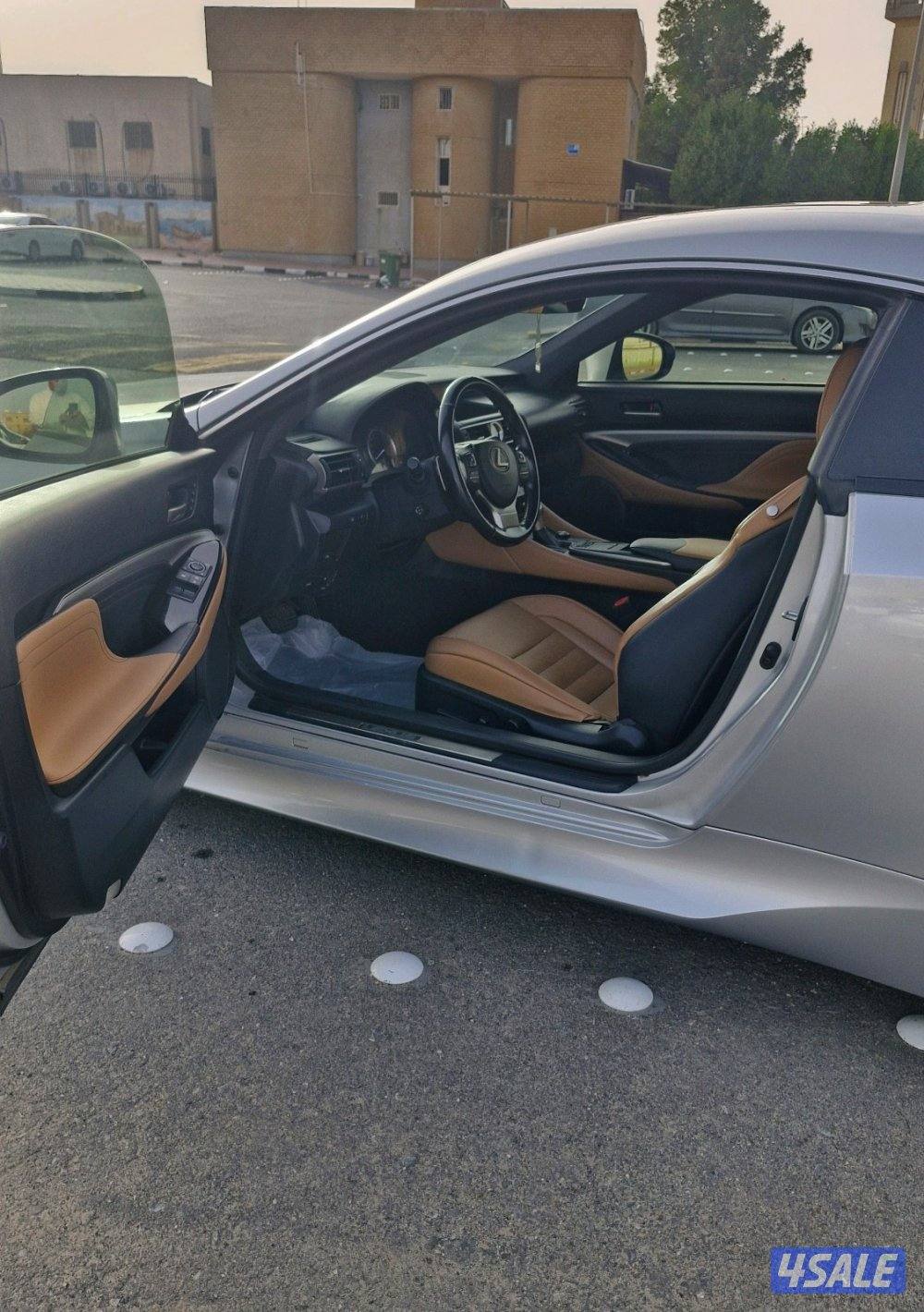 للبيع لكزس RC 200 T / صبغ الوكالة / نظيفة جدا/بحالة الوكالة6