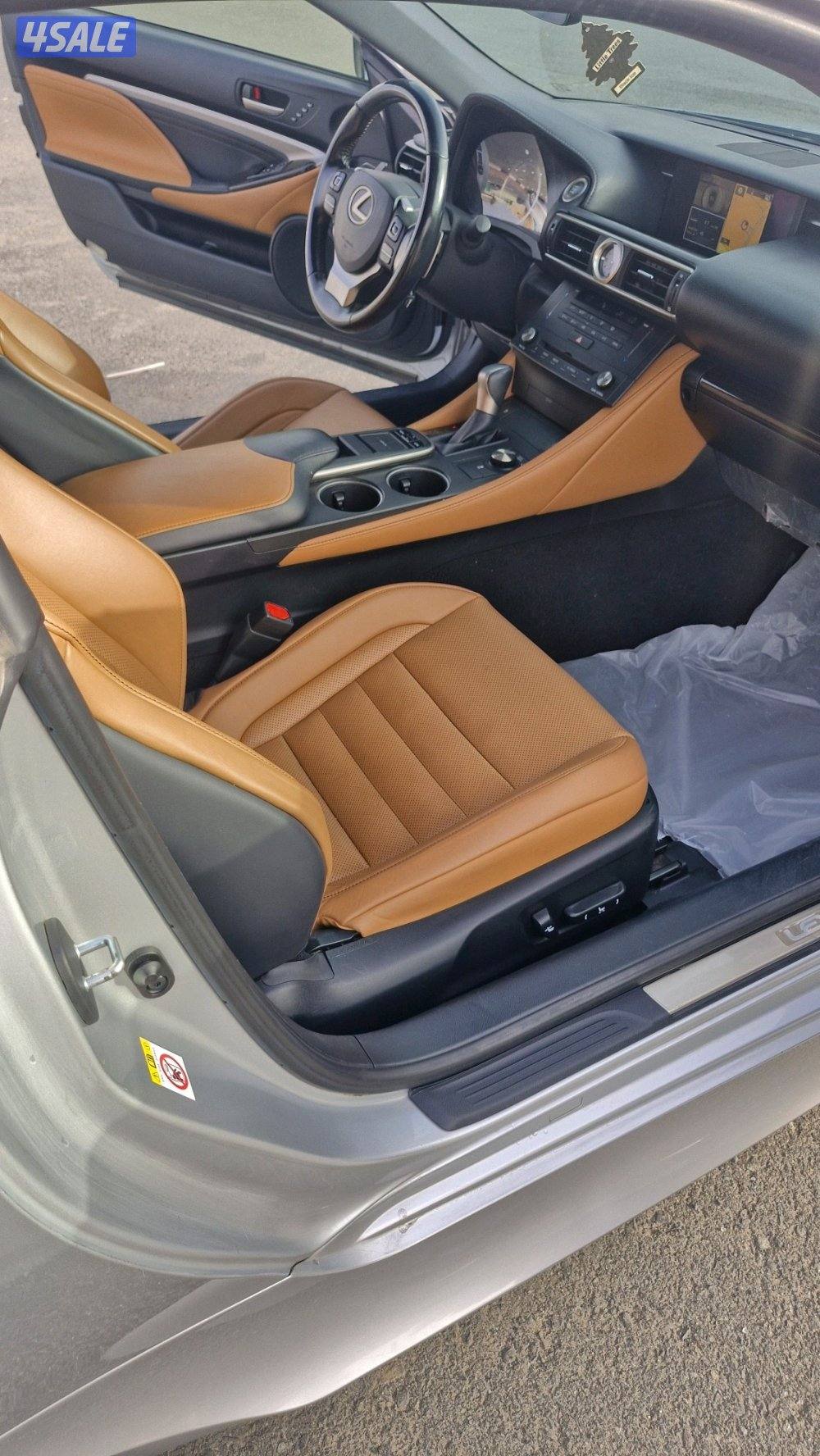 للبيع لكزس RC 200 T / صبغ الوكالة / نظيفة جدا/بحالة الوكالة8