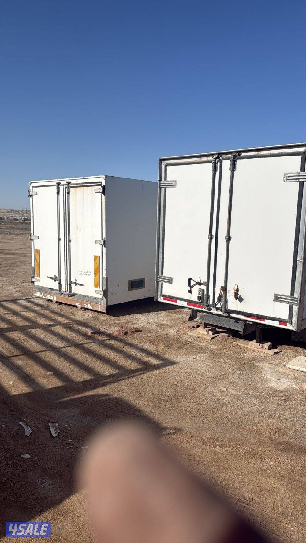 للبيع شالية عدد 2 مقاس 4*4 فيهم مطبخ تحضيري ودورة مياة وعدد ٢ براد1