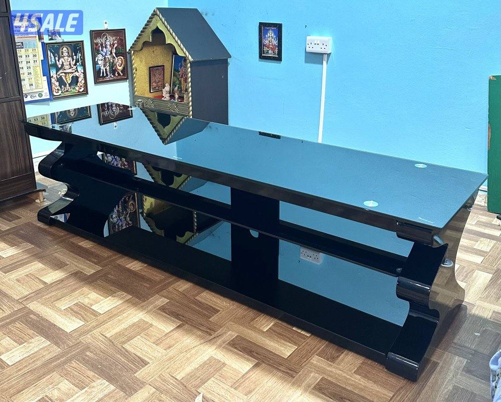 DIXON BLACK GLASS TOP TV TABLE, 3 months old, Like NEW, No scratches0