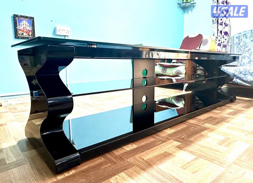 DIXON BLACK GLASS TOP TV TABLE, 3 months old, Like NEW, No scratches9