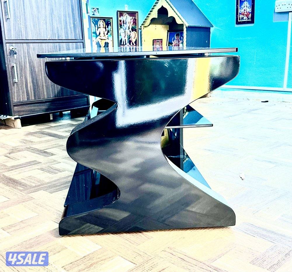 DIXON BLACK GLASS TOP TV TABLE, 3 months old, Like NEW, No scratches10