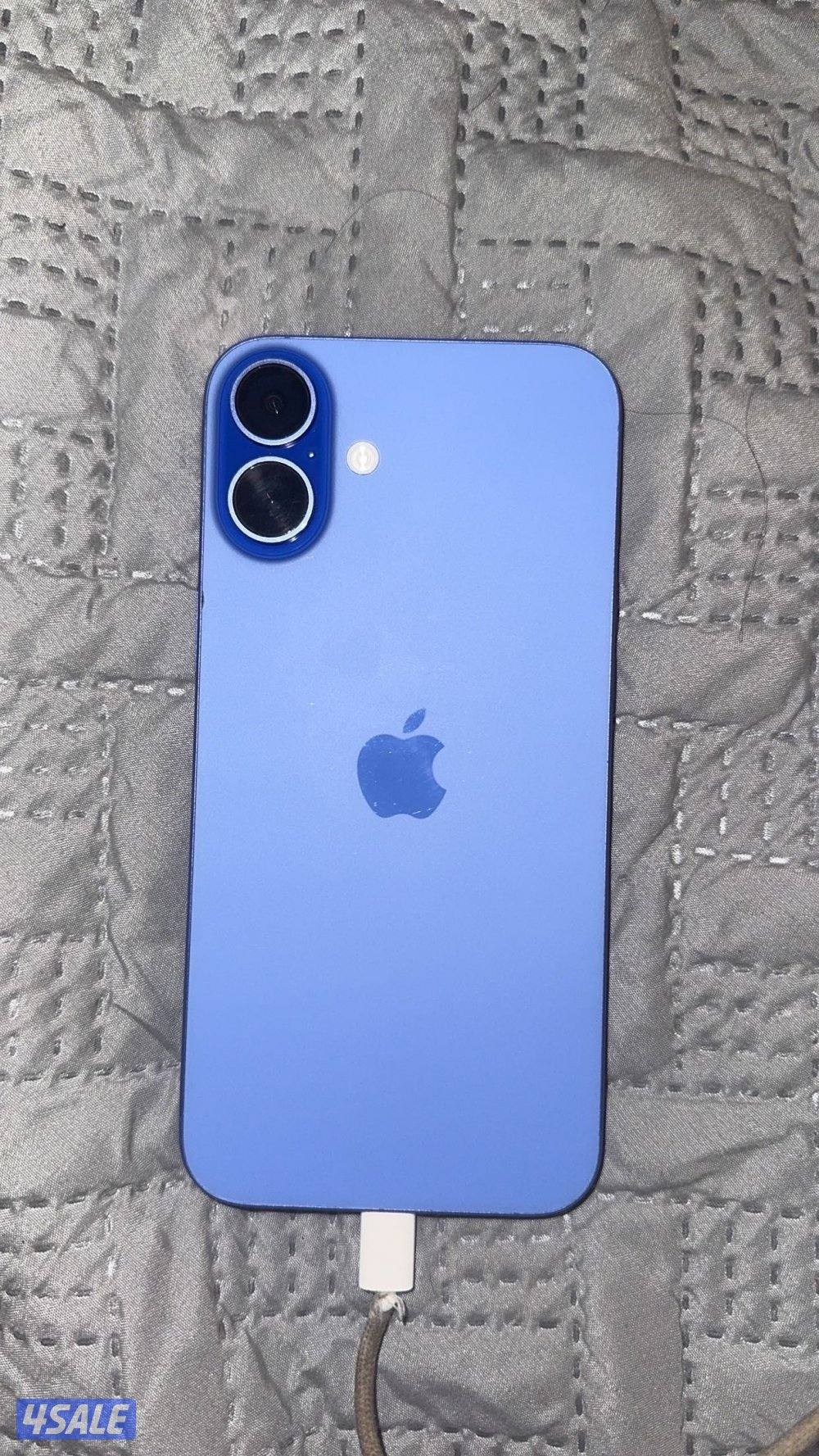 ايفون 16 استعمال شهرين بحالة الوكاله الجهاز نظيف البيعه مع الكرتونه2