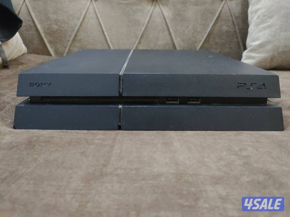 سوني 4 حاله جيدة جداً مع اغراضها2