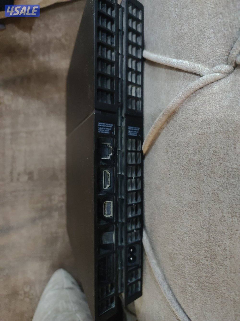 سوني 4 حاله جيدة جداً مع اغراضها3