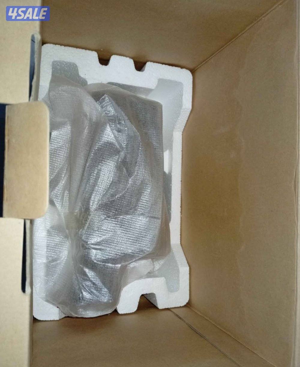 للبيع كاميرا فيديو سامسونج تشغل شريط 8 مل جديدة بالكرتون14