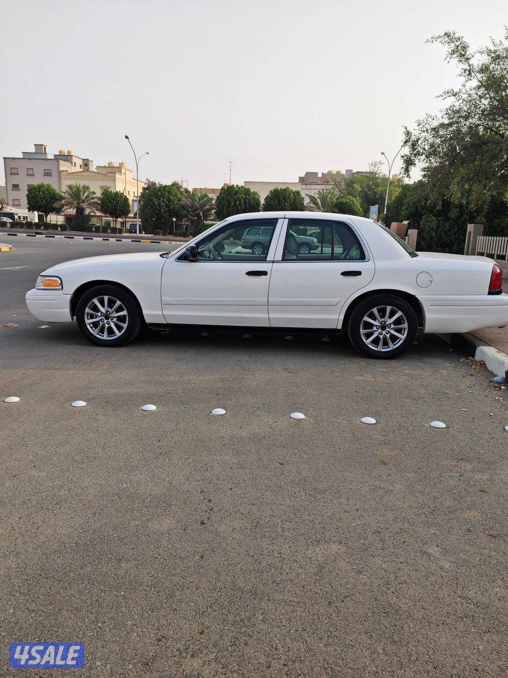 للبيع او البدل مع وانيت فورد باب واحد دورية كنديه0