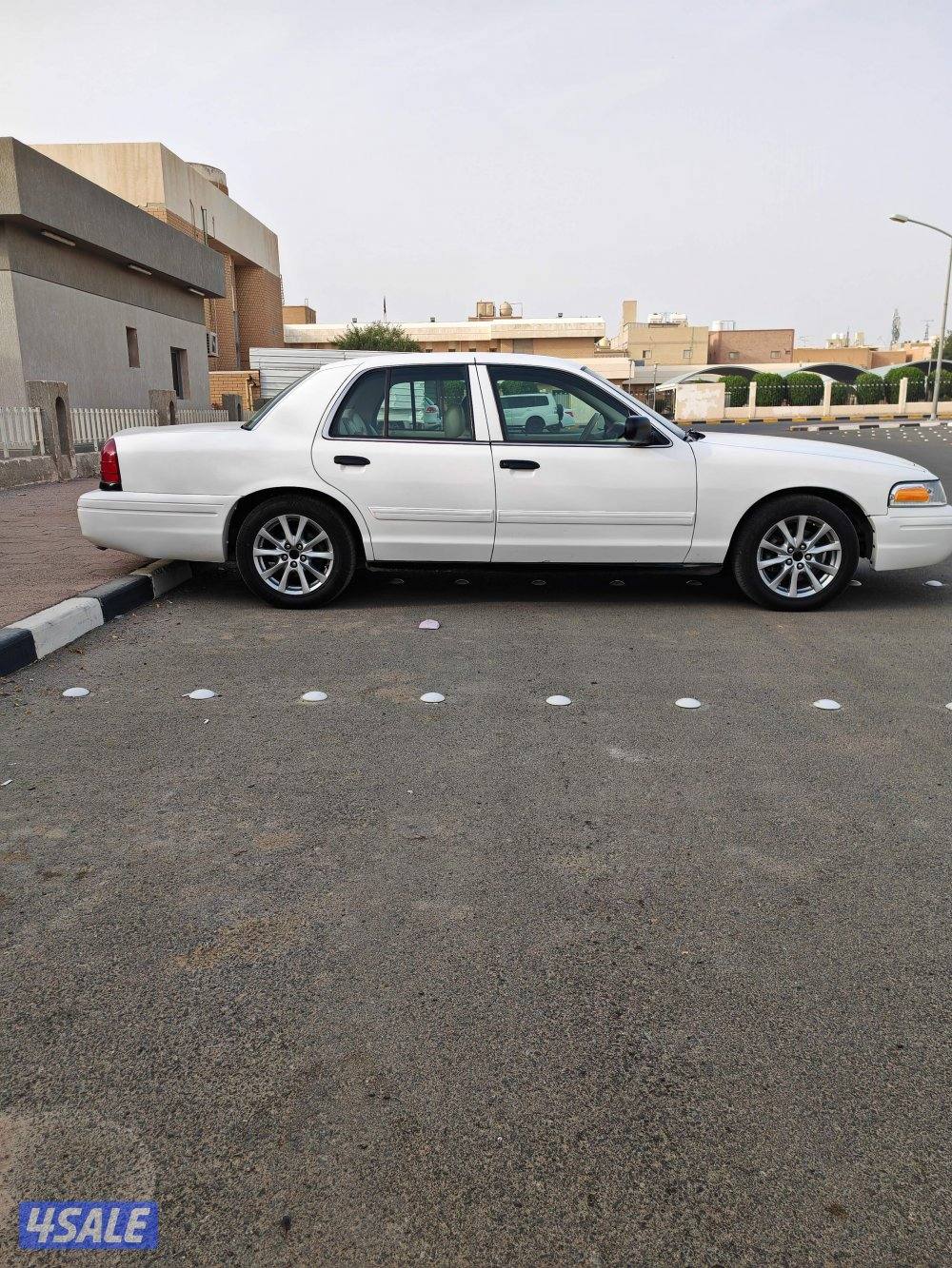 للبيع او البدل مع وانيت فورد باب واحد دورية كنديه1