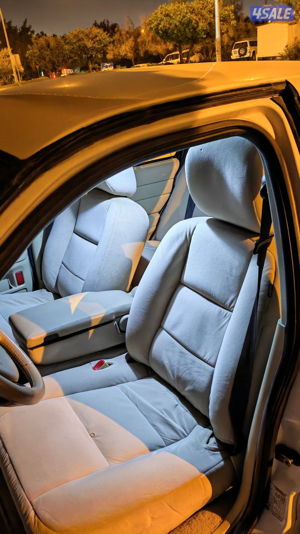 للبيع او البدل مع وانيت فورد باب واحد دورية كنديه7