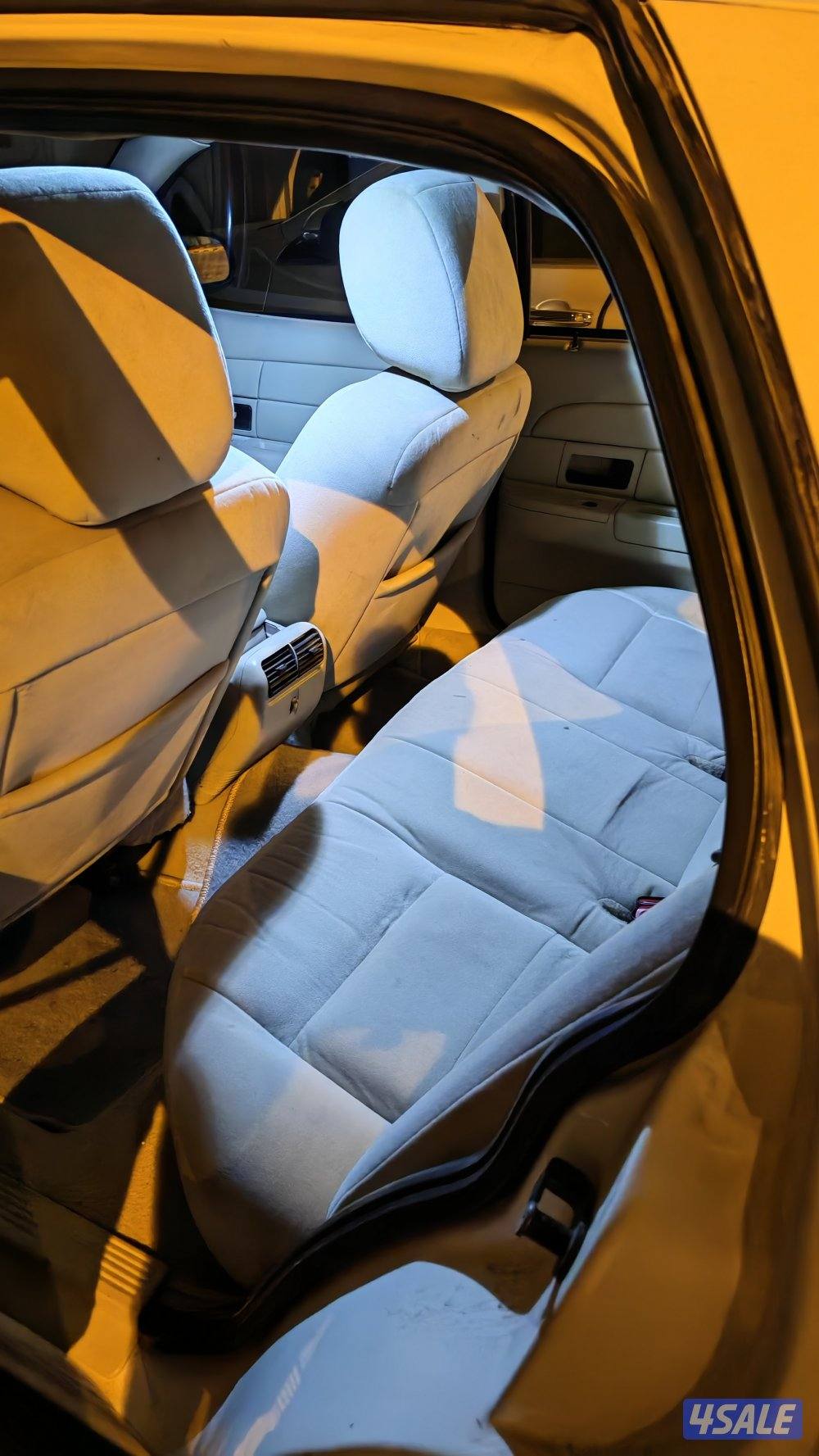 للبيع او البدل مع وانيت فورد باب واحد دورية كنديه11