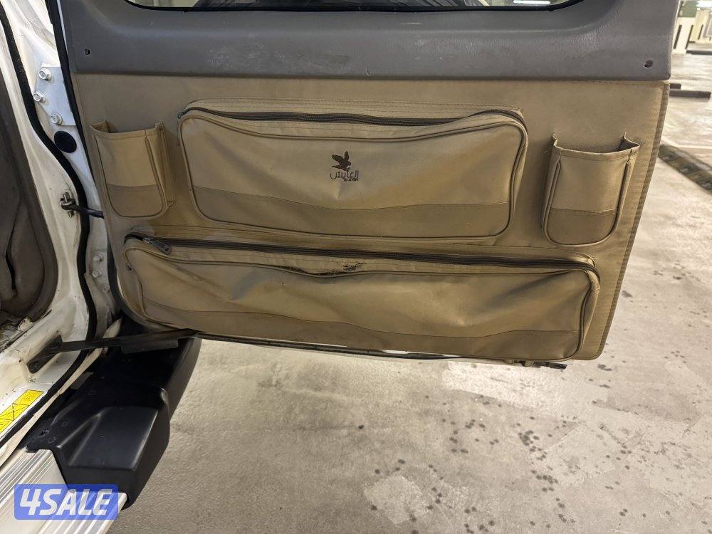 للبيع سفاري قير عادي مجهز بالكامل الداخلية وكالة 4 تواير جدد ليتات LED4
