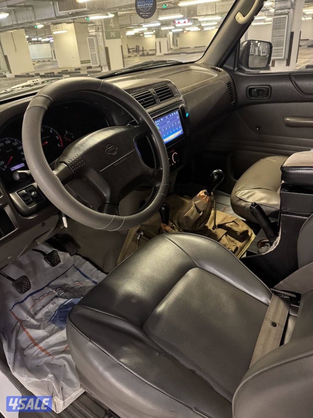 للبيع سفاري قير عادي مجهز بالكامل الداخلية وكالة 4 تواير جدد ليتات LED7