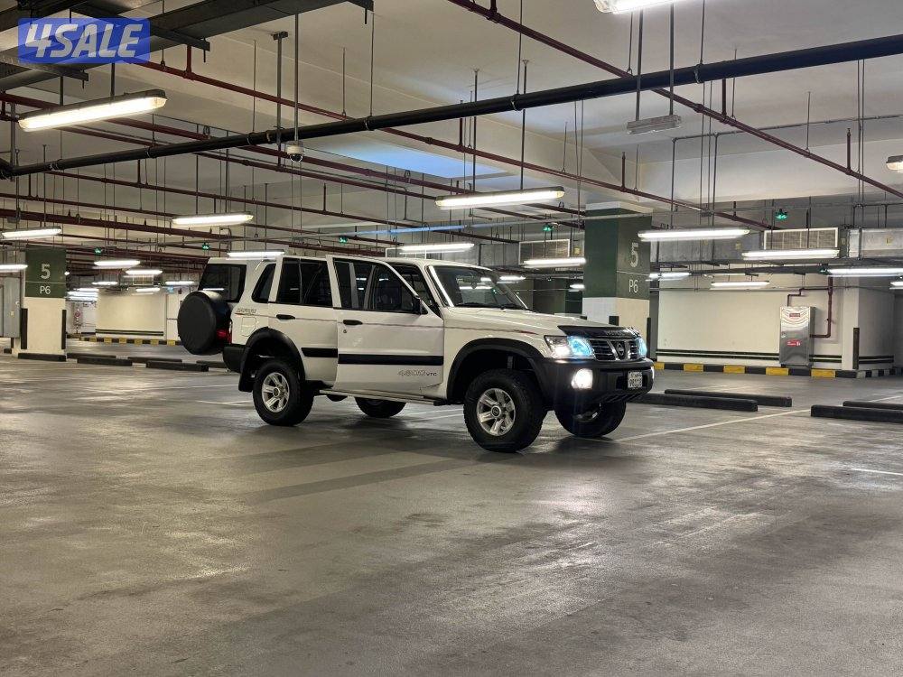 للبيع سفاري قير عادي مجهز بالكامل الداخلية وكالة 4 تواير جدد ليتات LED8