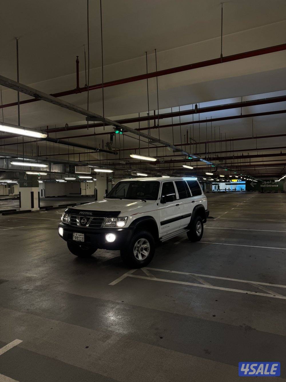 للبيع سفاري قير عادي مجهز بالكامل الداخلية وكالة 4 تواير جدد ليتات LED9