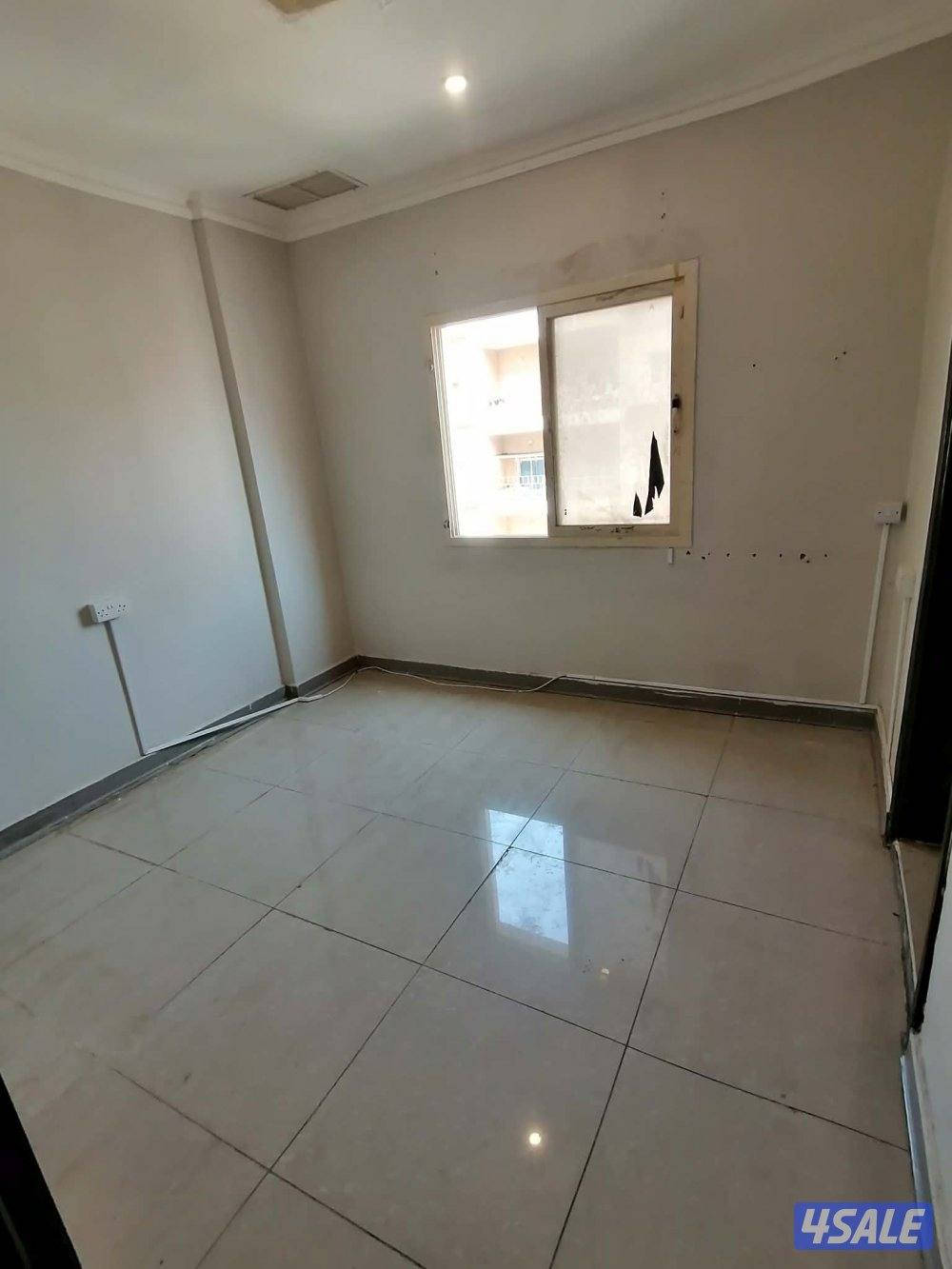 شقة غرفتين وصاله 2حمام مطبخ تكيف سنترال مصافط متوفرة على الخدمات متوفر3