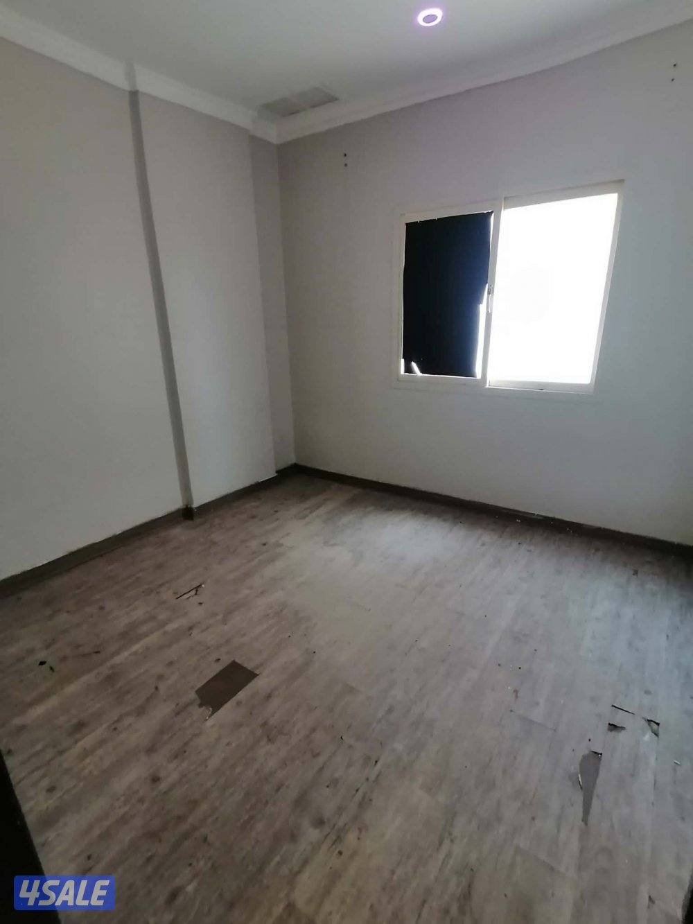 شقة غرفتين وصاله 2حمام مطبخ تكيف سنترال مصافط متوفرة على الخدمات متوفر2