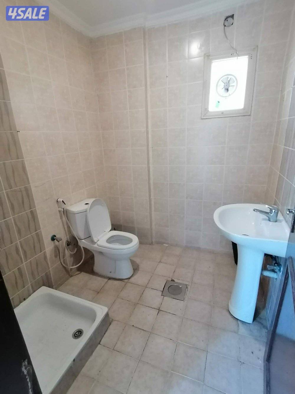 شقة غرفتين وصاله 2حمام مطبخ تكيف سنترال مصافط متوفرة على الخدمات متوفر7