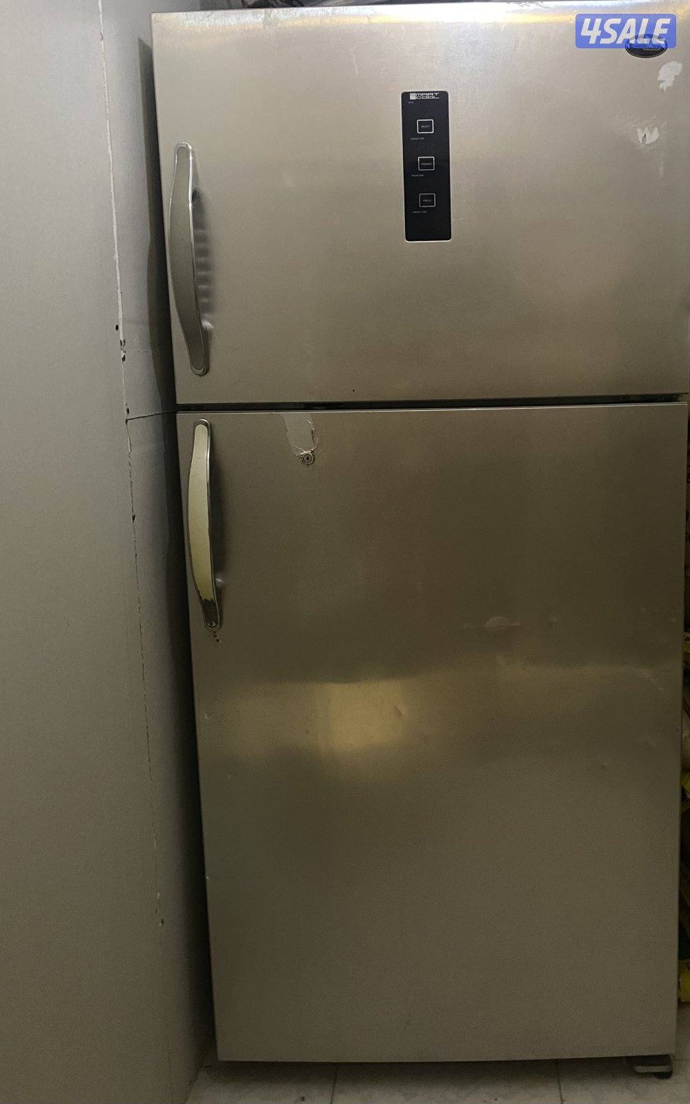 ثلاجه حجم كبير شغال مافيه شي سبب البيع سفر0